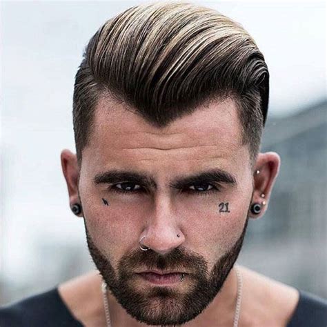 If someone looks hard, they'll notice the widow's peak, but this style subtly draws the eye away. 37 Best Widow's Peak Hairstyles For Men (2020 Styles ...