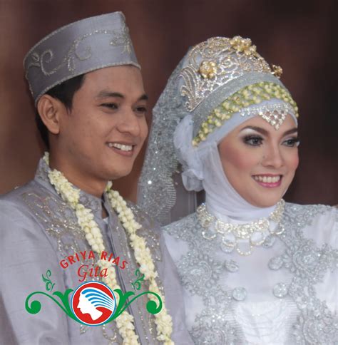A wide variety of baju muslimah options are available to you, such as supply type, clothing type, and ethnic region. Trend Busana Putih Untuk Pernikahan Pengantin Muslimah | GITA SALON