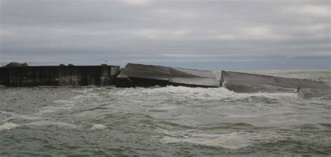 30 Damage Of The Caisson Breakwater Source Dpri Kyoto University