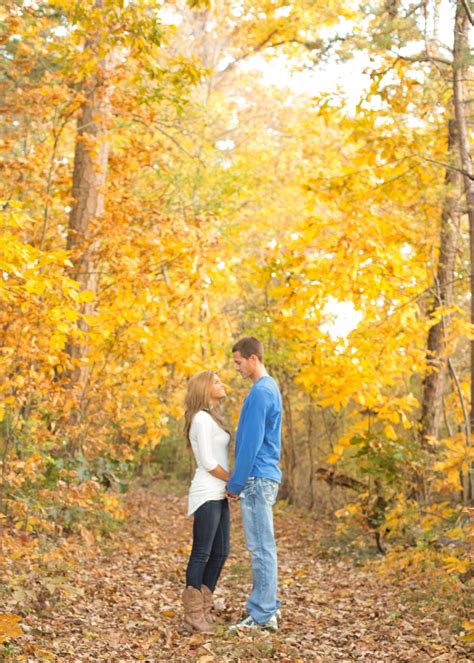Fall Couple Photography | Fall couple pictures, Couples photography ...