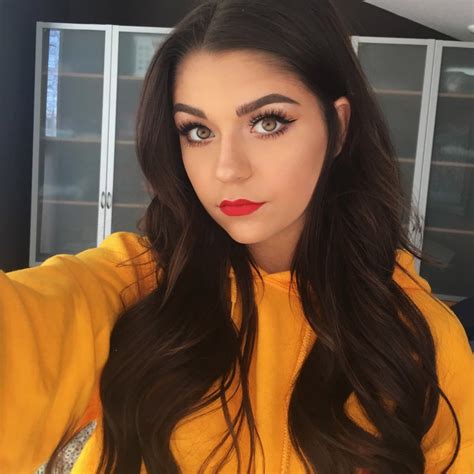Andrea Russett Youtuber Of The Year The Shorty Awards
