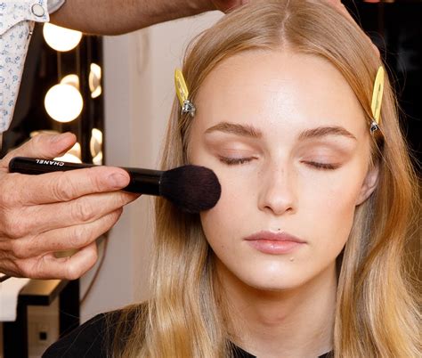 How To Make Makeup Last Longer According To Celebrity Makeup Artists