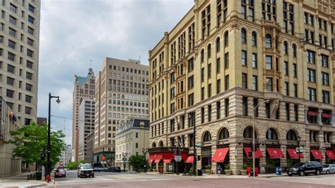The Best Historic Hotels To Book In Milwaukee Wisconsin