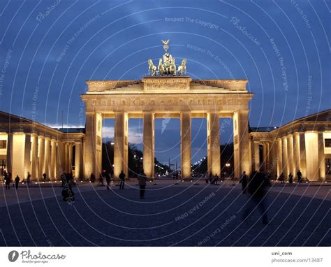 Brandenburger Tor Bei Nacht Ein Lizenzfreies Stock Foto Von Photocase