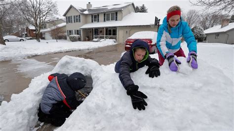 Wisconsin Weather 2018 April Blizzard With Record Snow Upends Travel