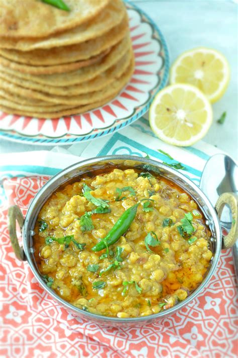 Lauki chana dal is a simple nutritious curry made with bottle gourd and bengal gram lentils in a pressure cooker. Chana Dal Recipe