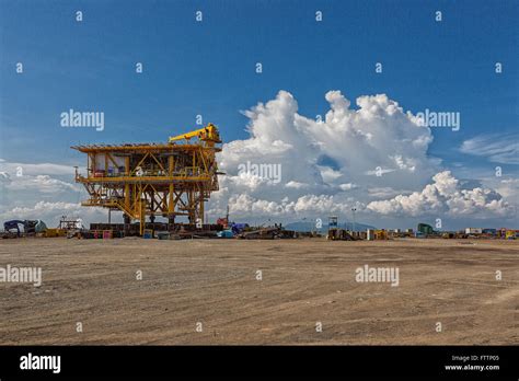 Heavy Equipment Yard Hi Res Stock Photography And Images Alamy