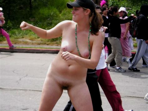 Nude Girl Drinks Beer At Bay To Breakers Run 13 Pics Xhamster