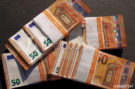Euro spielgeld scheine, 40 geldscheine nahezu in originalgröße, insgesamt 7. geldscheine - kaufen Sie dieses Foto und finden Sie ähnliche Bilder auf Adobe Stock | Adobe Stock