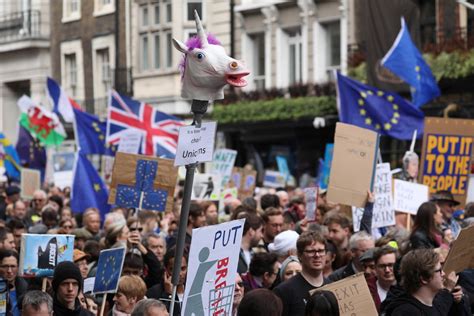 Milhares De Pessoas Vão às Ruas Em Londres Pedindo Novo Referendo Sobre Brexit O Dia Mundo