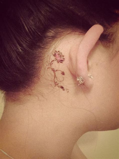 Flower Tattoo Behind Ear Tatuajes Delicados Tatuaje Detrás De La