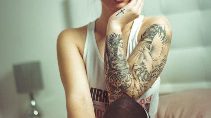 Vincent Haetty Women Model Women With Glasses Sitting Px Tattoo X Wallpaper
