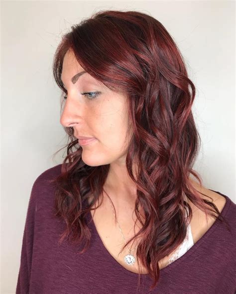 Medium hair styles square face. 23 Perfect Medium Hairstyles for Square Faces in 2021