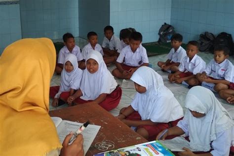 Kelas Rusak Siswa Sd Di Kudus Terpaksa Belajar Di Mushola Warta Muslimin