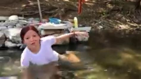 Bañandose En El Rio Sin Ropa Solo Para Mayores D 18 Youtube