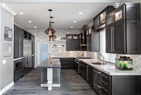 To inspire a home renovation or a kitchen makeover, we've rounded up some beautiful kitchens with hardwood floors. Grey hardwood floors in interior design and cool color ...