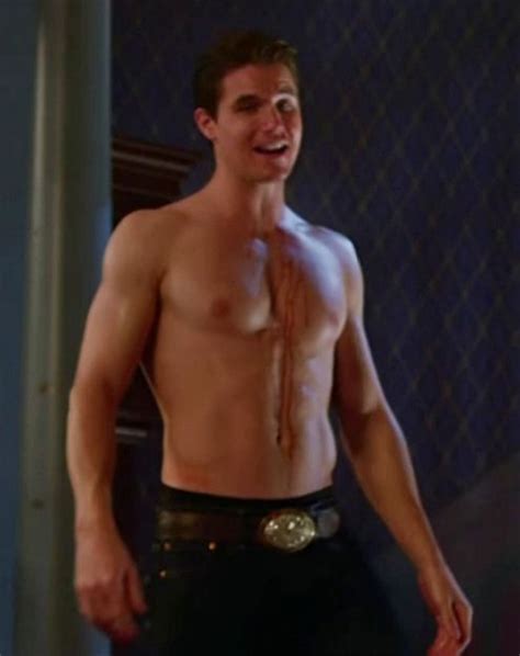 Pin By Speyton On Robbie Amell Robbie Amell Shirtless Celebrity Crush