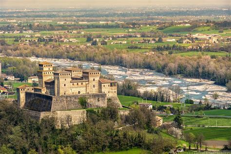 Five Of Italys Most Spectacular Castles Italy Magazine