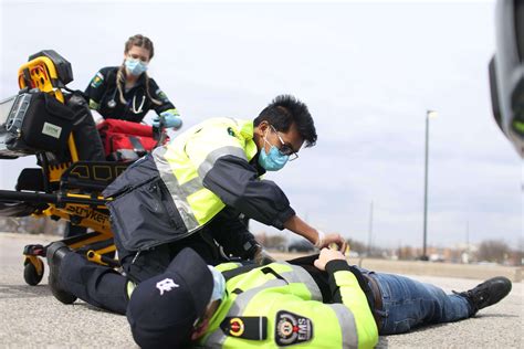 Simulations Allow Hands On Training For Paramedic Students St Clair