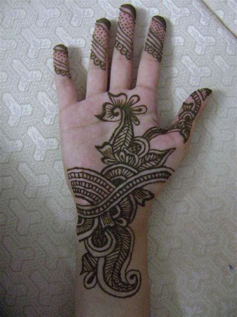 Gambar henna yang bagus dan simple. Cara Menggambar Henna Di Tangan - gambar henna tangan ...