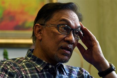 Official facebook page of anwar ibrahim. Veteran Tentera Janji Gulingkan Anwar PRU15