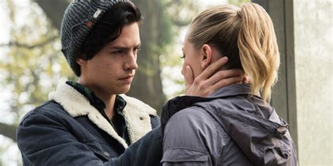 ‘riverdales Lili Reinhart Talks About Kissing Cole Sprouse Lili