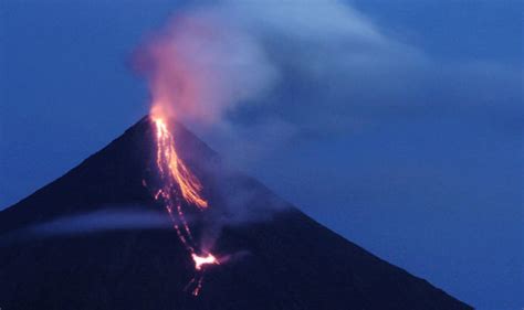Mayon Volcano Update Philippines Volcano Erupts Forcing 61000 To Flee