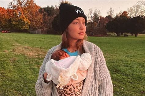 La Bebé De Gigi Hadid Y Zayn Malik Disfruta De Su Primera Nevada En