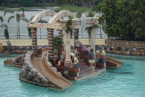 The colorful wet world is situated on the banks of the shah alam lake and was opened in 1995. Pretty Wen's Diary: Water Park at Wet World Shah Alam