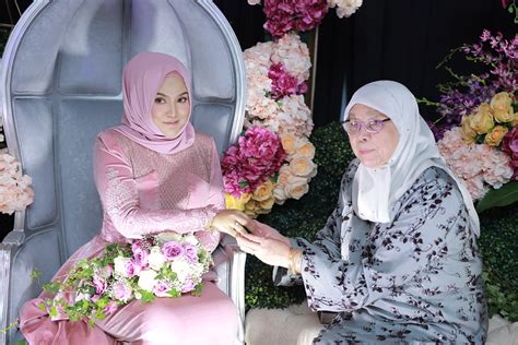 Listen to music by shila amzah on apple music. Gambar Shila Amzah Bertunang dengan Haris Idraki Elias ...