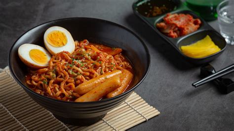 26 Korean Dishes Everyone Need To Try Once
