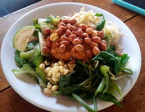 Makanan khas bali ini sangat unik dan sangat kental dengan unsur kuliner nusantara. 25 Makanan Khas Bali Populer dan Eksotis - WISATAPRO