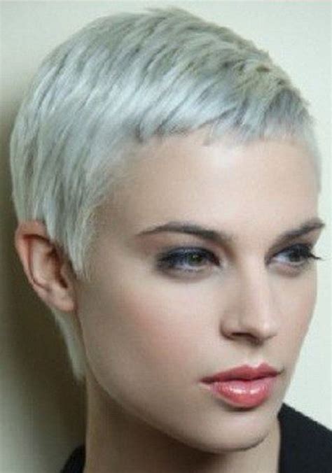 The Makeup Is Creamy And Only Glossy On The Lips Short Hair Styles Short Blonde Hair Short