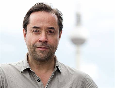 Jan josef liefers (born 8 august 1964 in dresden), is a german actor, producer, director and musician. Jan Josef Liefers - photos, news, filmography, quotes and ...