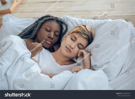Sleeping Together Two Girls Lying On Foto Stok 1922969357 Shutterstock