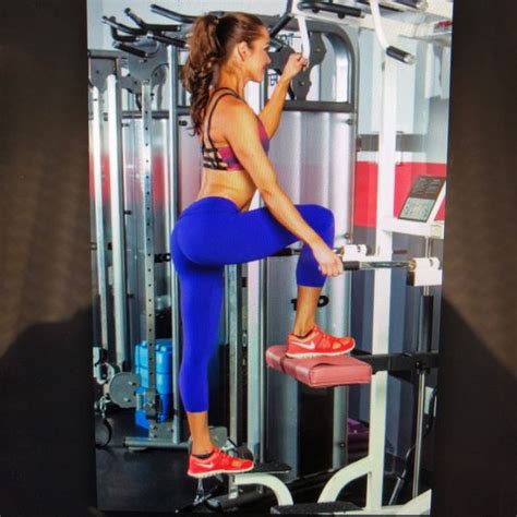 Glute Press Down On Assisted Pullup Machine Left Exercise How To
