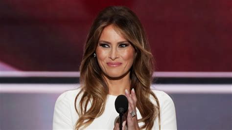 expert reveals what melania trump s body language at the rnc really means