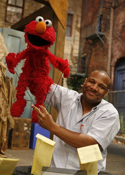 Showering Elmo Love Via The Planes Pa System The New York Times
