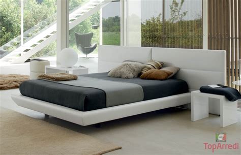 Questa tipologia di letti risulta essere un vero e proprio esistono letti con finiture tradizionali, letti dalle linee e dal design innovativo e moderno. Letto imbottito 1 piazza e mezza Today