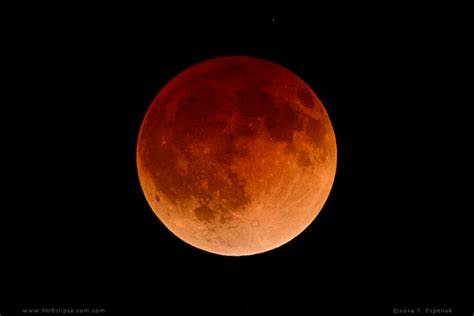 Earthsky A Total Lunar Eclipse Looks Red Why