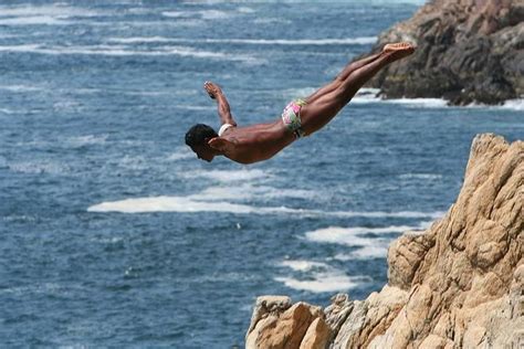 Acapulco 2 Hour Iconic High Cliff Divers Shows