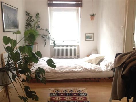 helle schlafzimmer mit einfacher einrichtung schlafzimmer cleanlook
