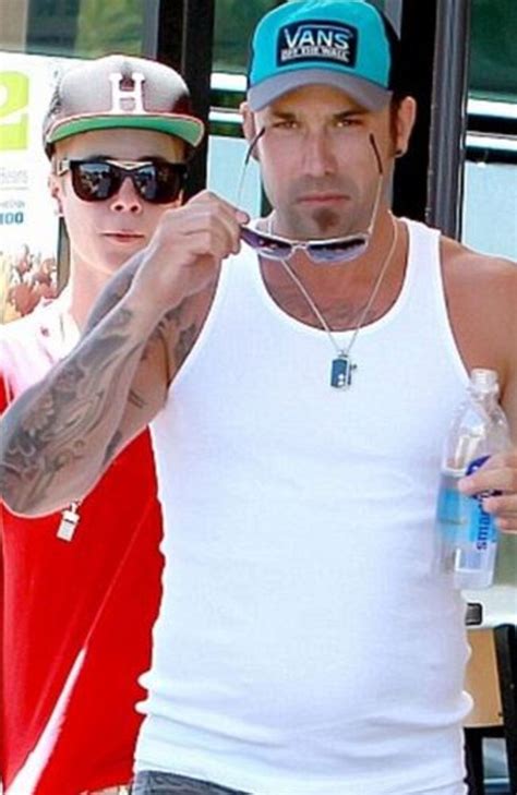 Jeremy Bieber Tweets Pride On Twitter At Son Justin Biebers Penis Size After Nude Pics