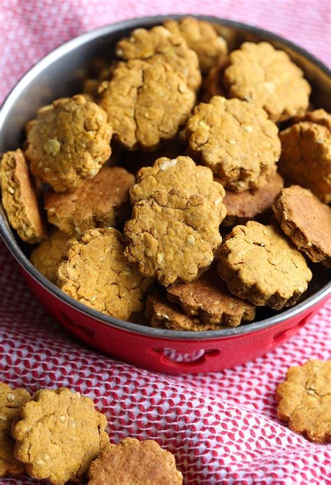 This list has recipes for several kinds including better breath treats, healthy treats, grain free treats, frozen treats, no bake treats, and more traditional treats made of pumpkin, peanut butter, and more. Homemade Pumpkin Peanut Butter Dog Treats - Dinner Pantry