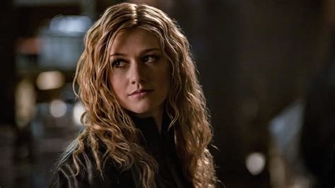 Arrow Mia Smoak Actress Katherine Mcnamara Promoted To Series Regular