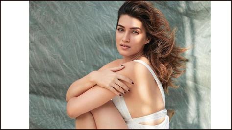 Kriti Sanons Sizzling Look And Sultry Poetic Vibes Are All We Need To