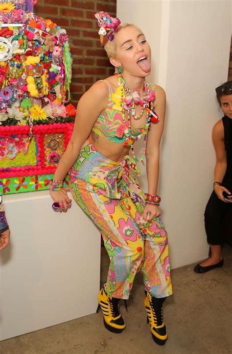 9 Music Industry Fashion Moments From 2014 Miley Cyrus Outfit Miley Cyrus Style Crazy Outfits