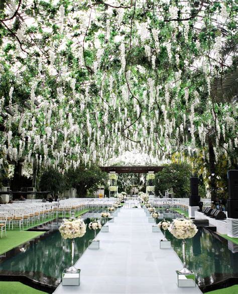 Trendee Flowers Designs White Glamour Wedding Inspiration