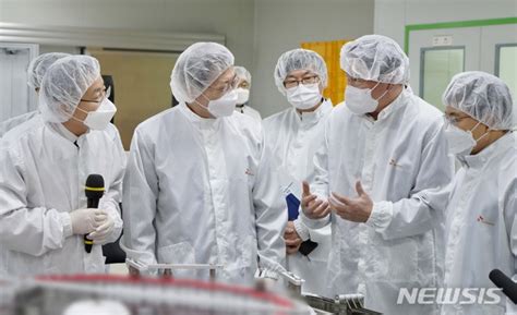 효능이나 유통, 부작용 면에서 최고 평가를 받아온 미국 노바백스의 코로나 백신이 미국에서 본격적인 대규모 임상 3상 시험에 들어간다. 노바백스 주식 / 국내주식 노바백스 코로나 백신, 미국 FDA의 Fast ...