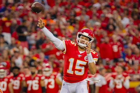Watch Chiefs Patrick Mahomes Throws 68 Yard Td On Second Pass Of